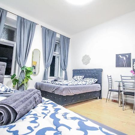 Comfort Quad Room Hn Vienna Exterior photo