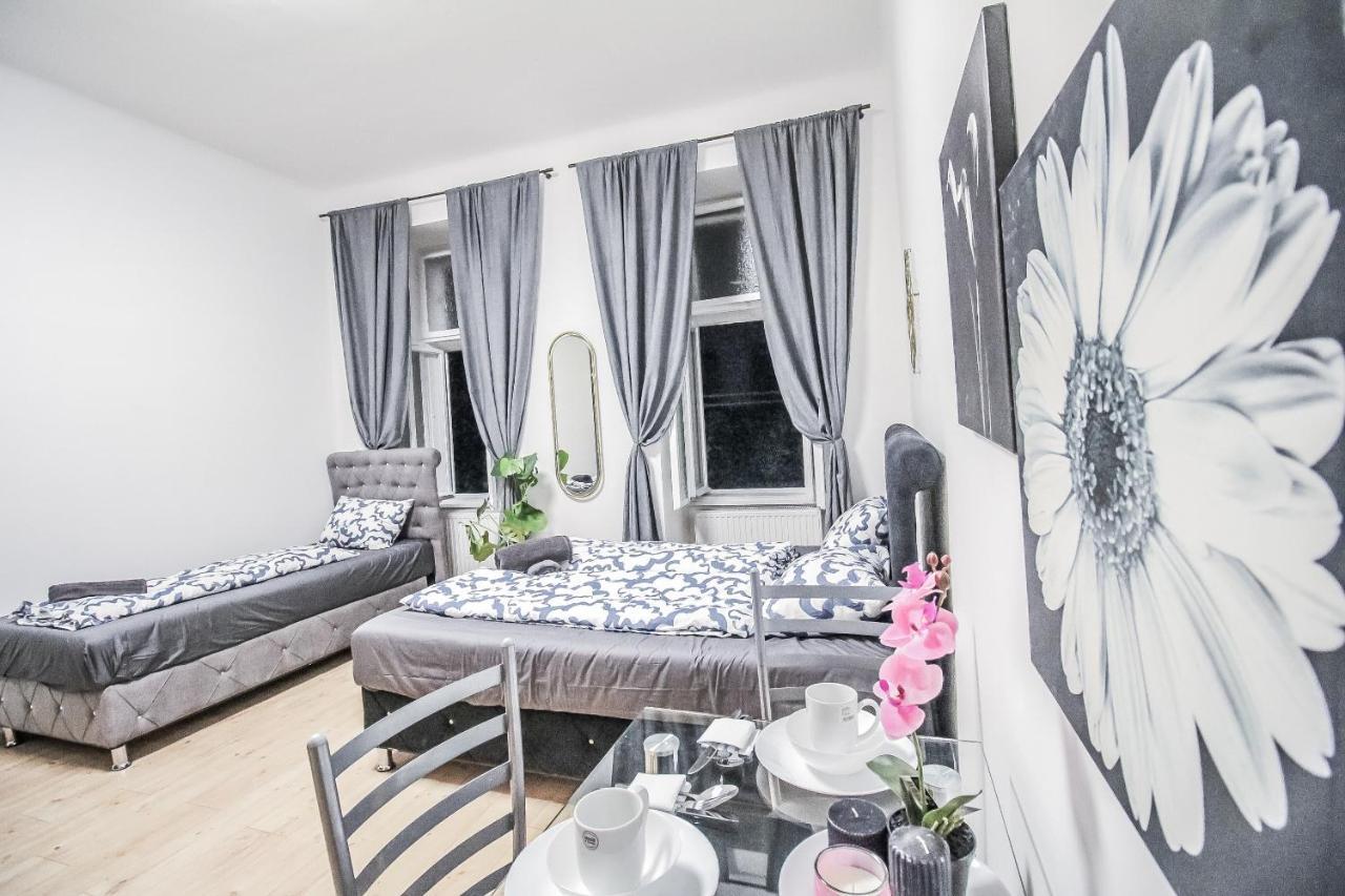 Comfort Quad Room Hn Vienna Exterior photo