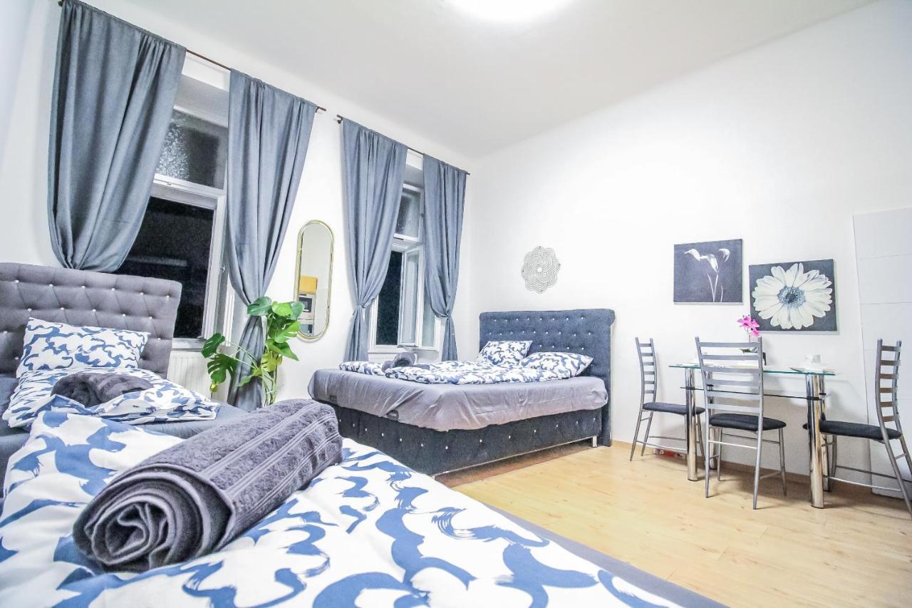 Comfort Quad Room Hn Vienna Exterior photo